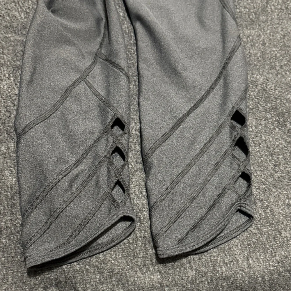 Under Armour Charcoal Cropped Leggings - Picture 5 of 5